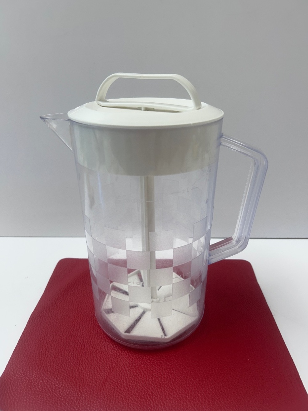 Pampered Chef Quick Stir 2 QT Mixing Pitcher Checkerboard Pattern #2270 USA